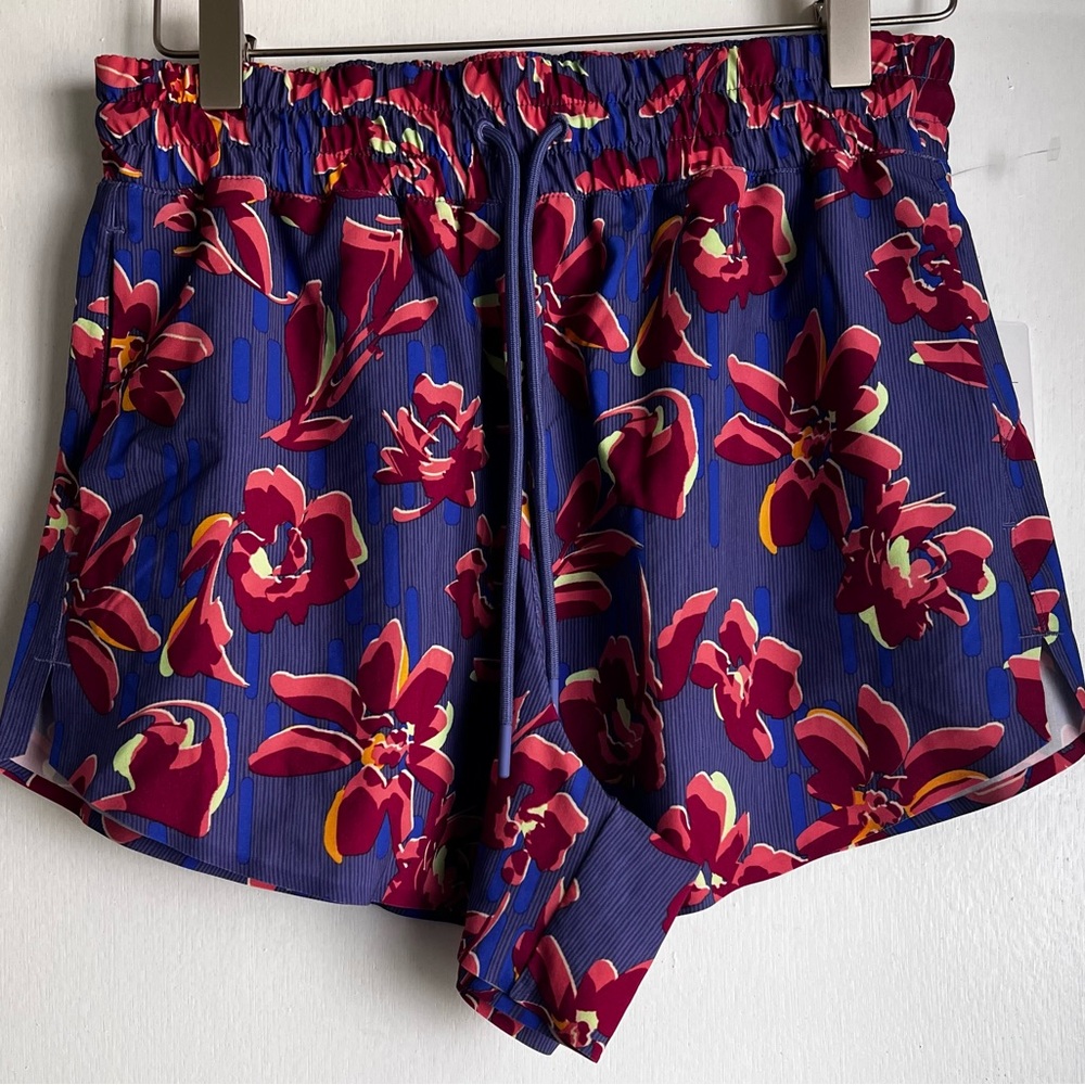 NWT Athleta Floral Crossroads Short, Blue/Red, XS